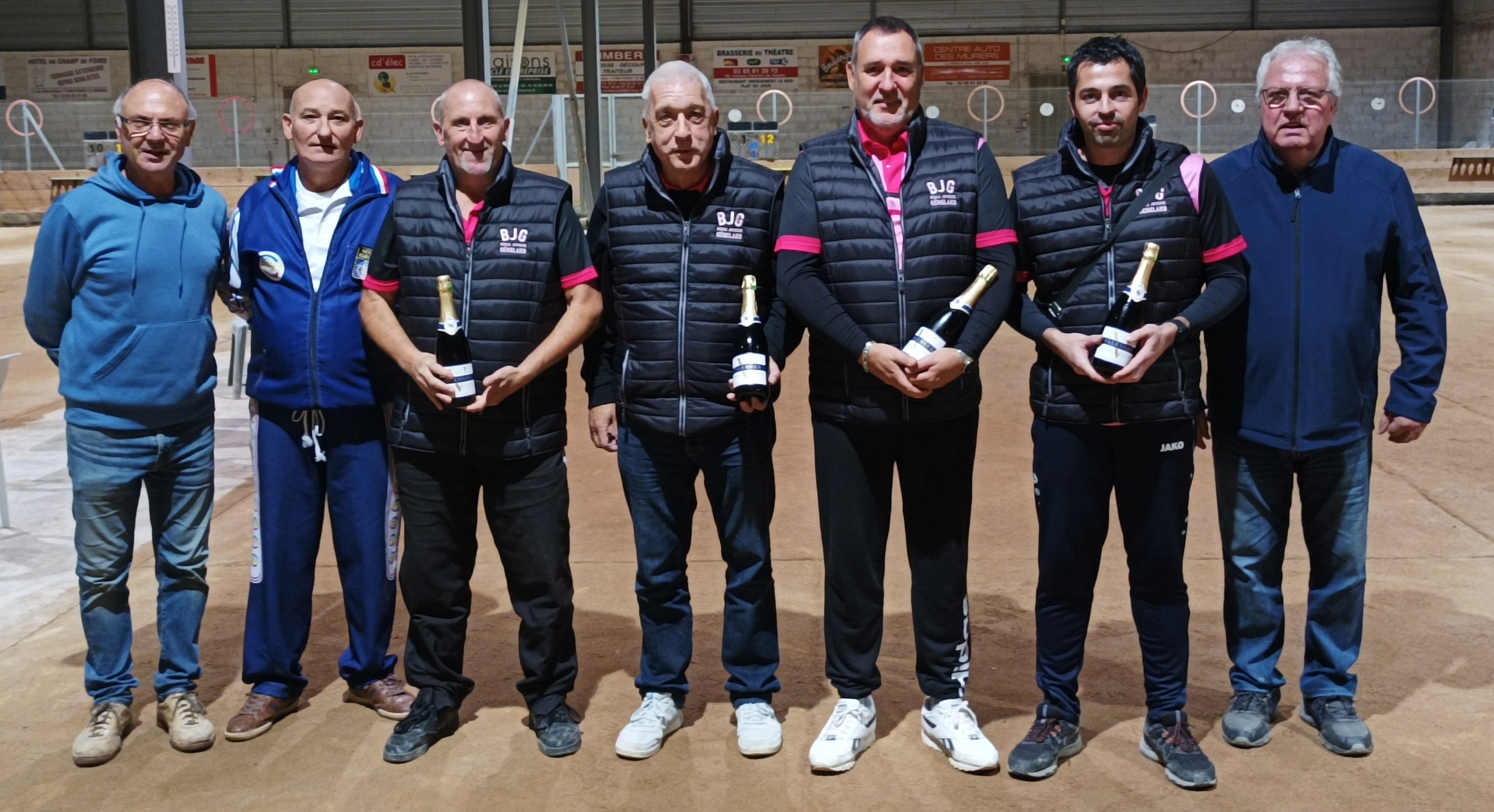 Troncy (Génelard) avec les dirigeants locaux et Ludovic Désarménien, arbitre